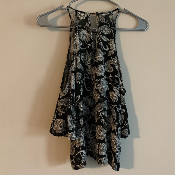 Cute iZ BYER off shoulder black and white floral top - Picture 3 of 6